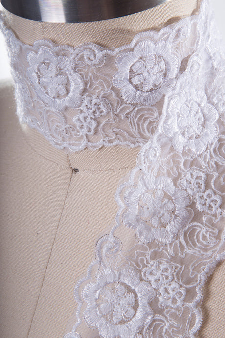 Floral Lace Trim White Daisy Veil