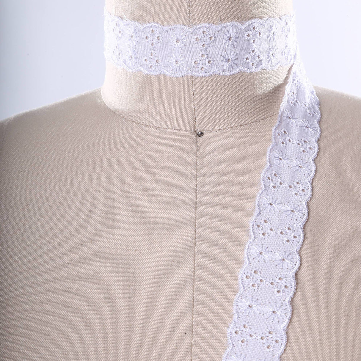 Cotton Eyelet Scallop Trim White 1 Inch