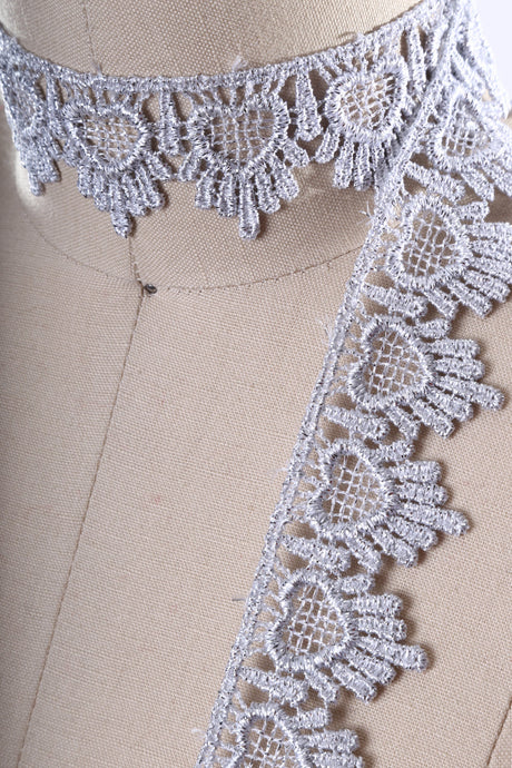Venice Lace Trim Metallic Gold Heart
