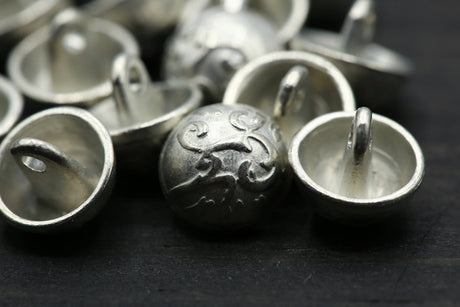 Metal Shank Button Silver Vine Dome 14L
