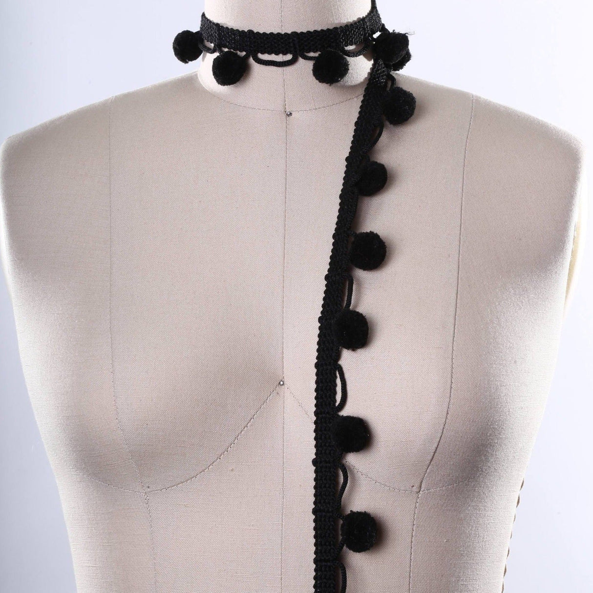 Pom Pom Trim Jumbo Black