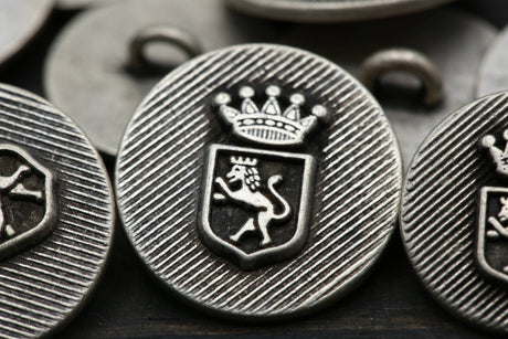 Metal Button Lions Den Silver Shank