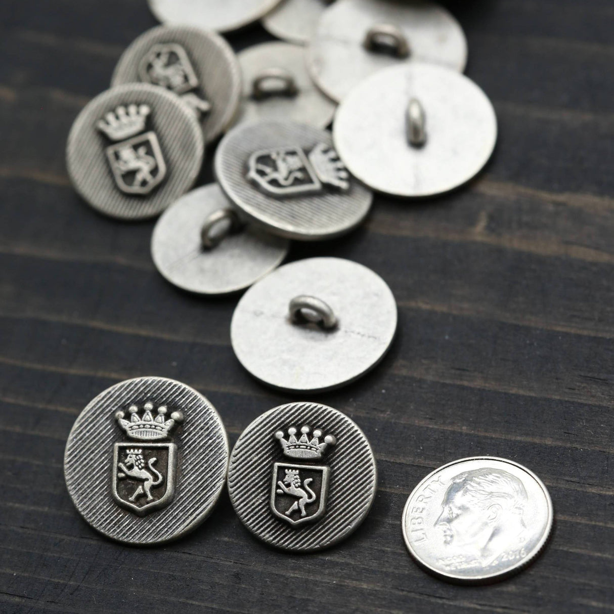 Metal Button Lions Den Silver Shank