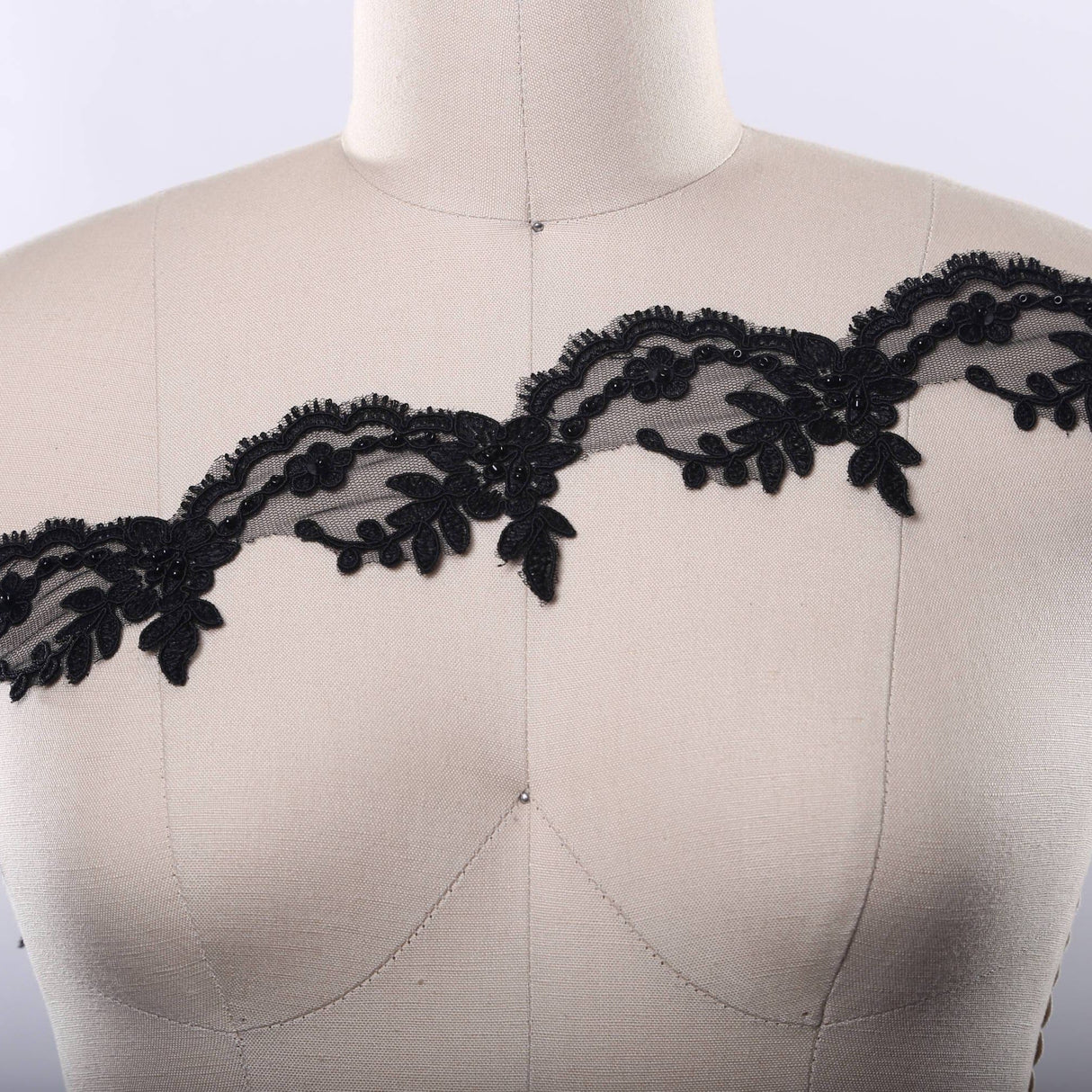 Beaded Lace Trim Black Scalloped Eyelash