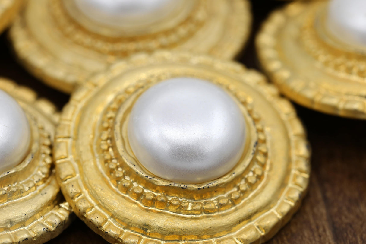Pearl Shank Button Gold Base 54L