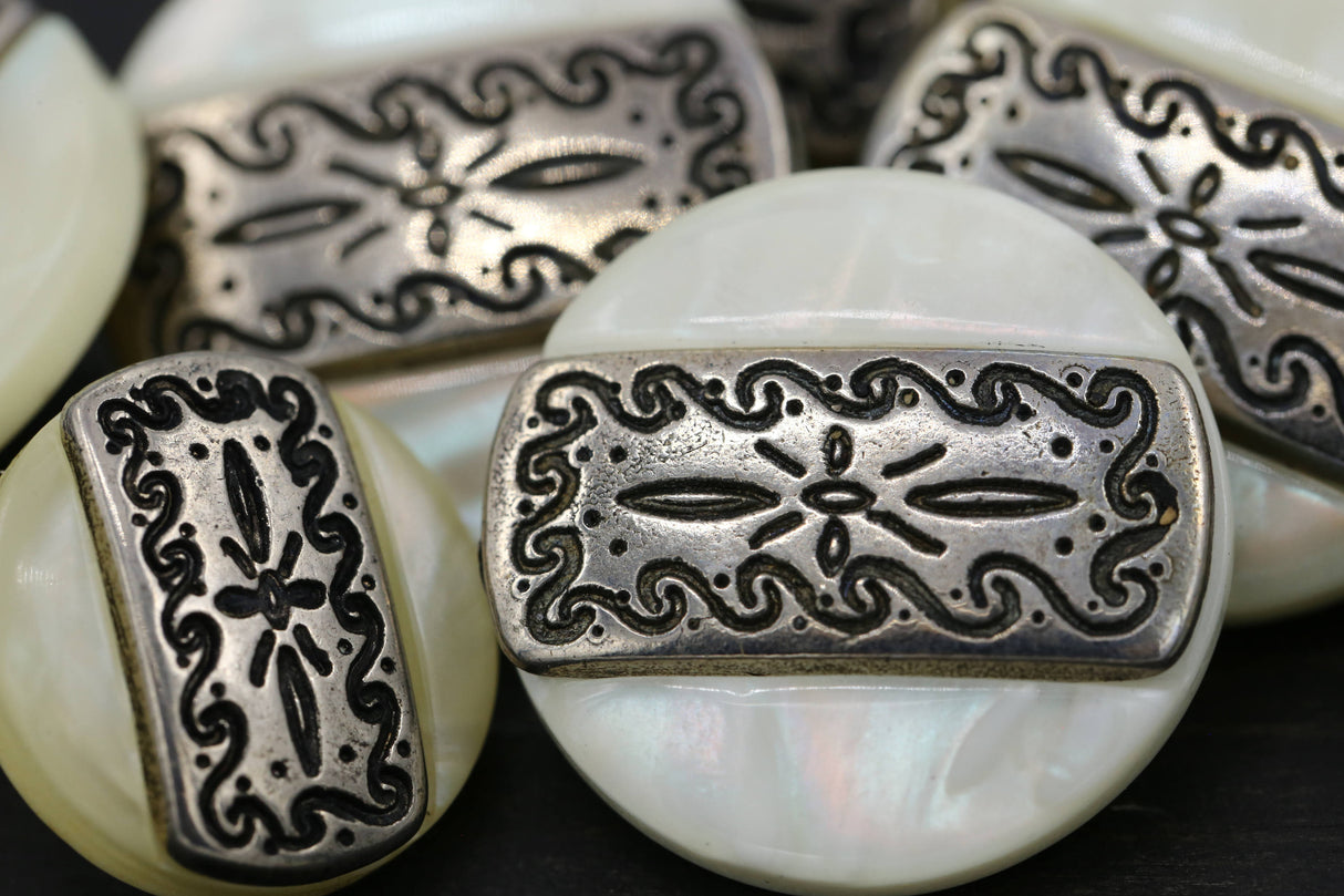 Shank Button Ivory Pearly Shell Silver Center