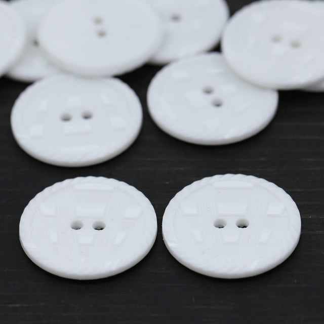 Plastic Button White 28L Etched