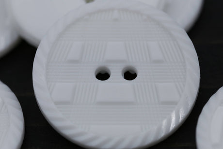 Plastic Button White 28L Etched
