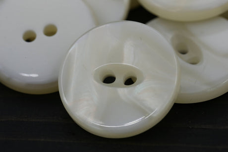 Plastic Button Ivory Glossy 32L 20mm