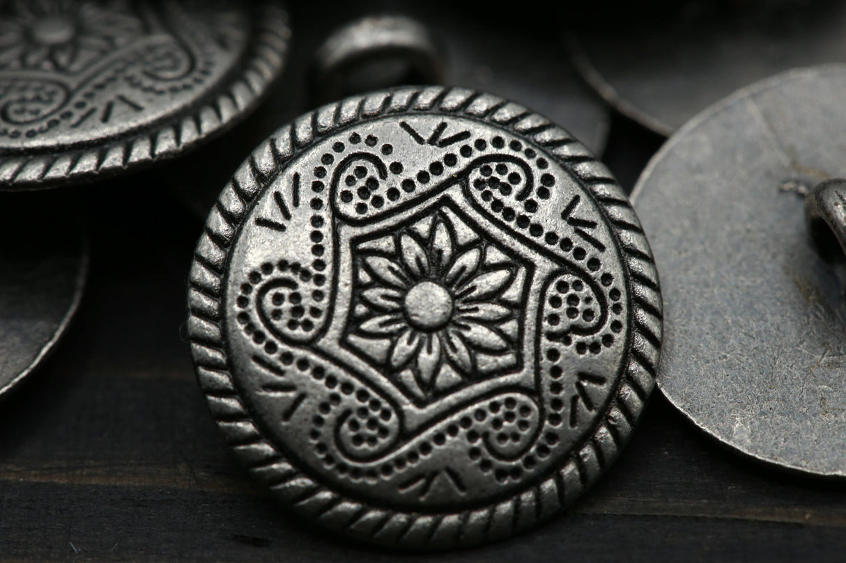 Flower Design Gunmetal Button 30L 19mm