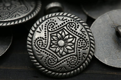 Flower Design Gunmetal Button 30L 19mm