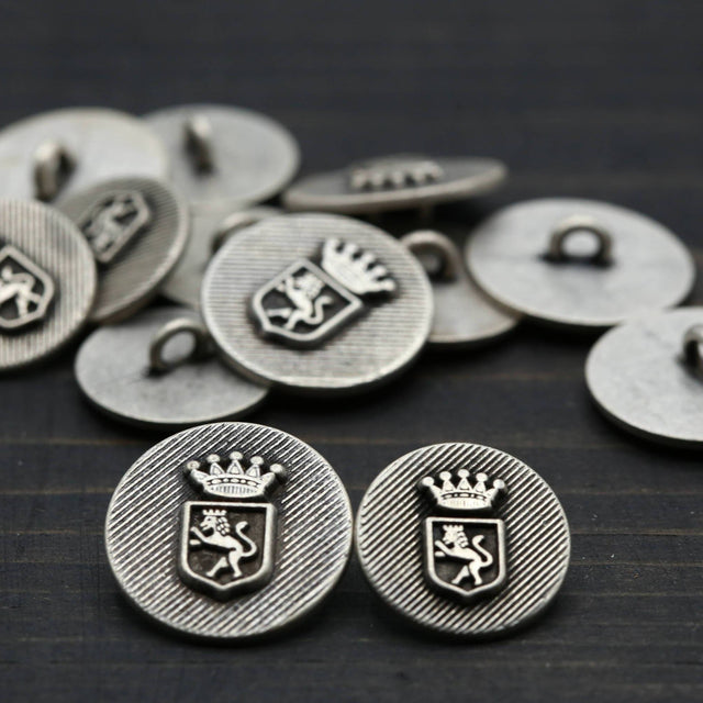Metal Button Lions Den Silver Shank