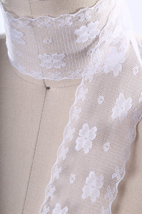Lace Trim White Polyester Flower Circle