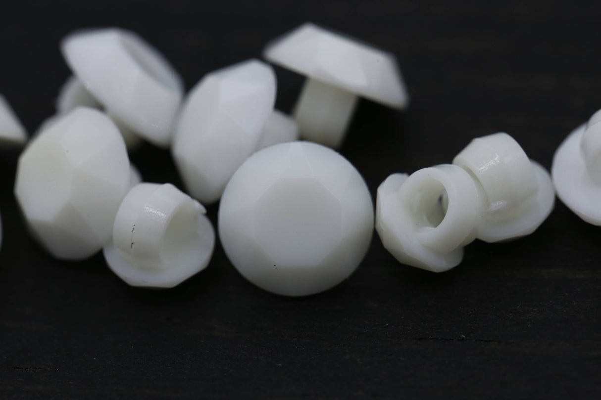 Shank Button White Plastic 10L-14L