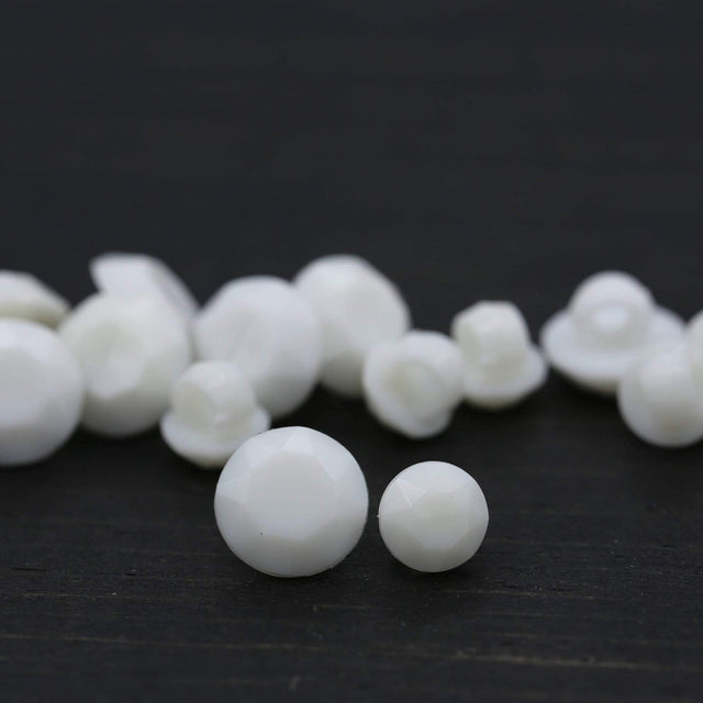 Shank Button White Plastic 10L-14L