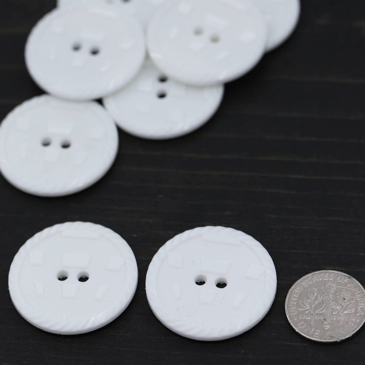Plastic Button White 28L Etched