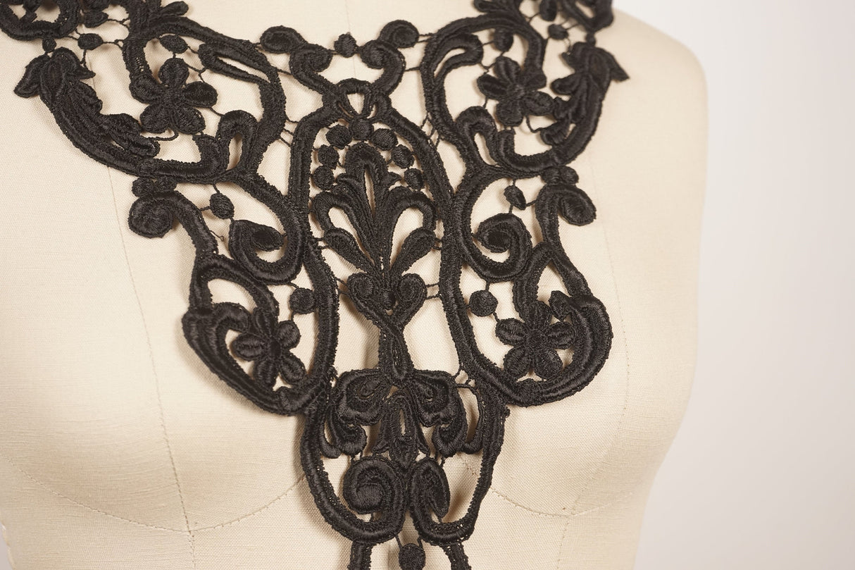 Venice Lace V-Shaped Applique