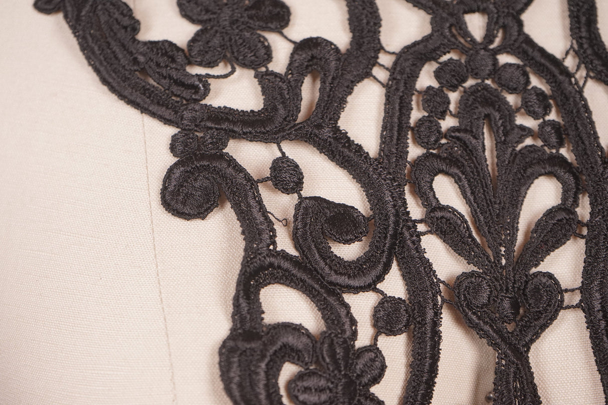Venice Lace V-Shaped Applique
