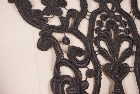 Venice Lace V-Shaped Applique