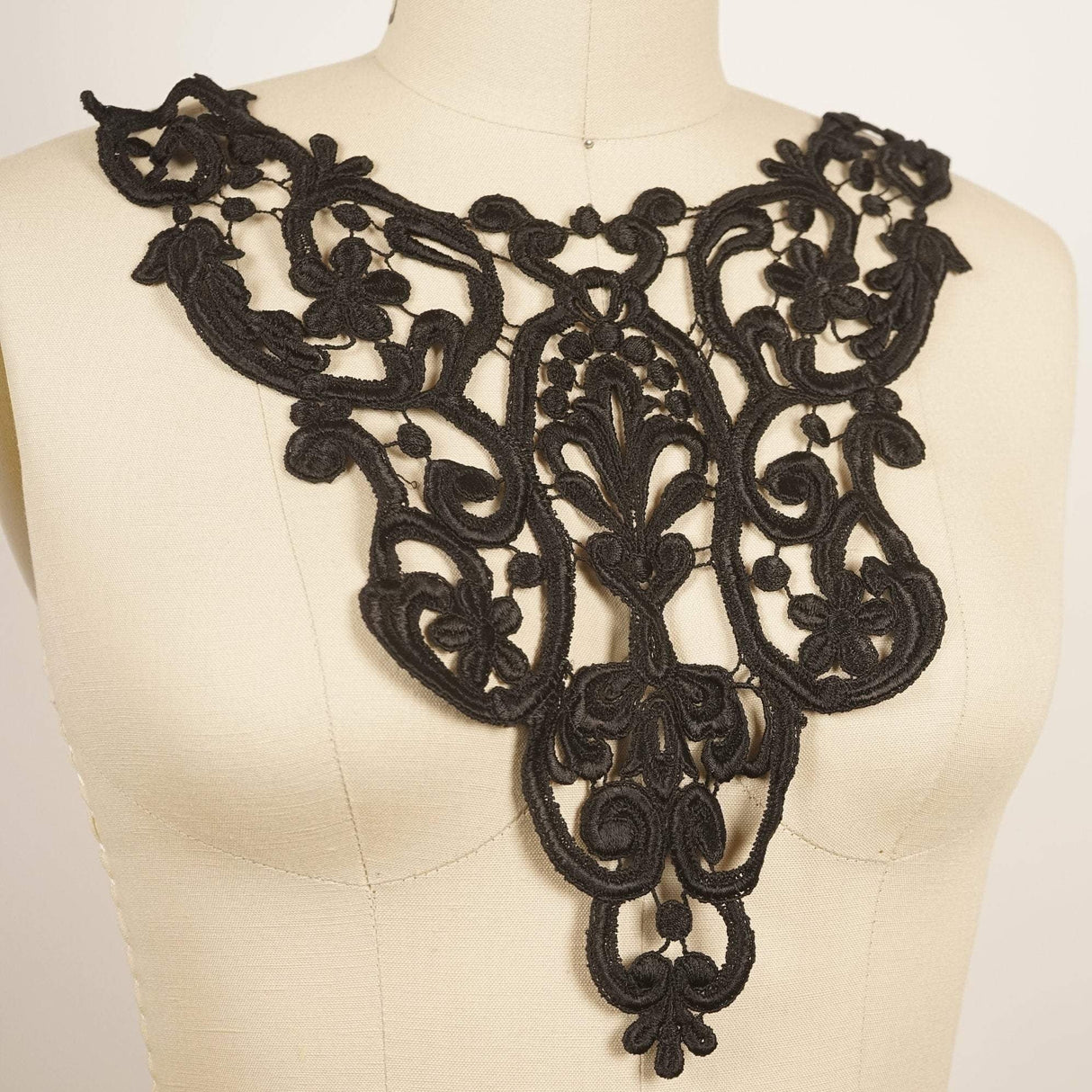 Venice Lace V-Shaped Applique