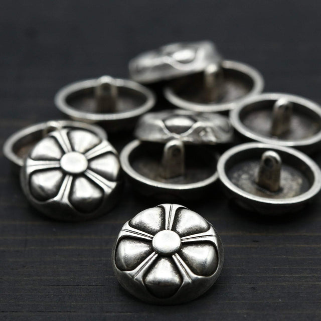 Metal Button Silver Flower Wheel 36L