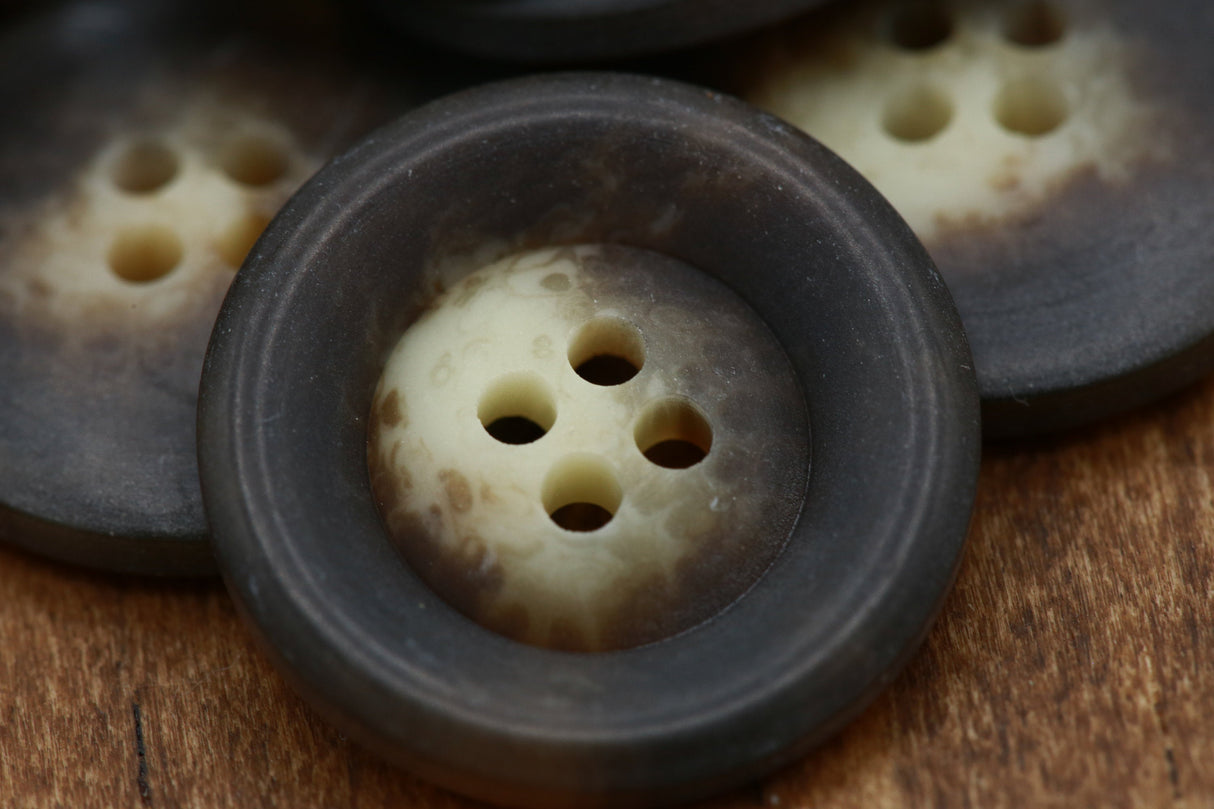 Tortoise Plastic Button 36L 23mm
