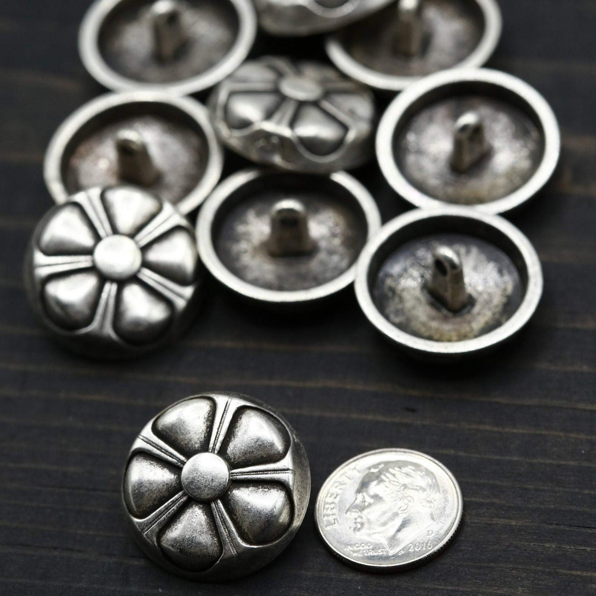 Metal Button Silver Flower Wheel 36L