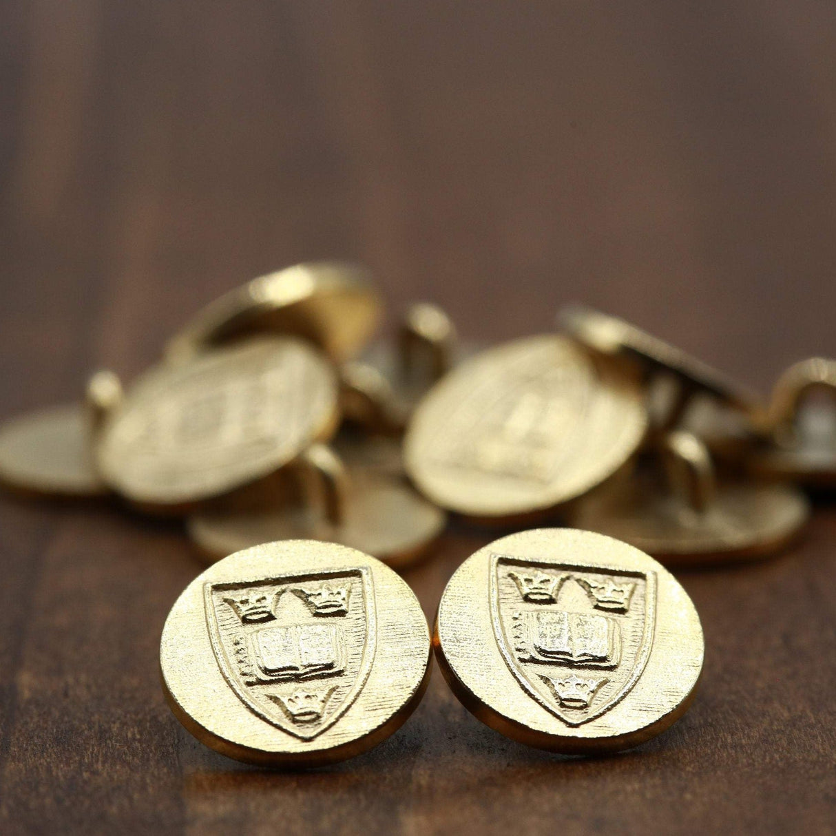 Gold Crest Metal Button 24L 15mm