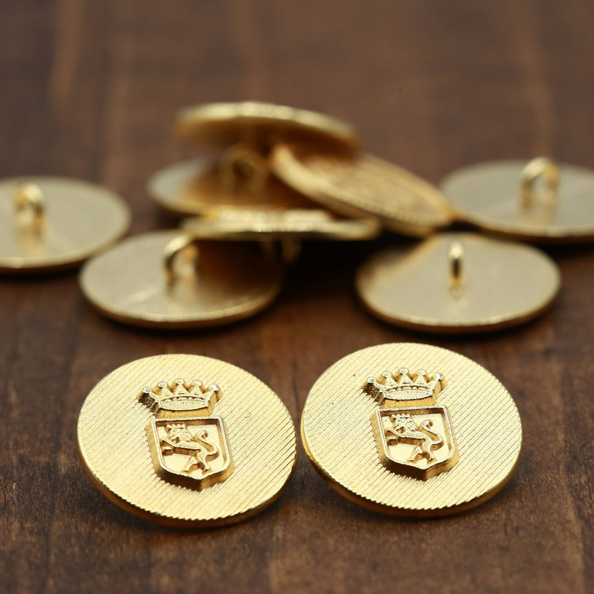 Gold Saluting Lion Crown Shank Button 36L