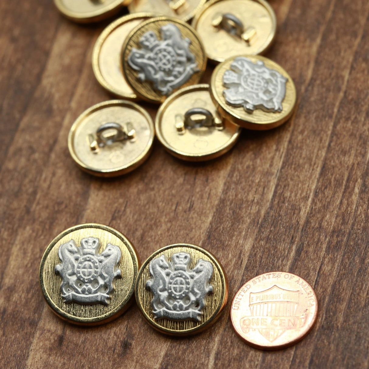 Shank Button Standing Horses Crest Ribbon