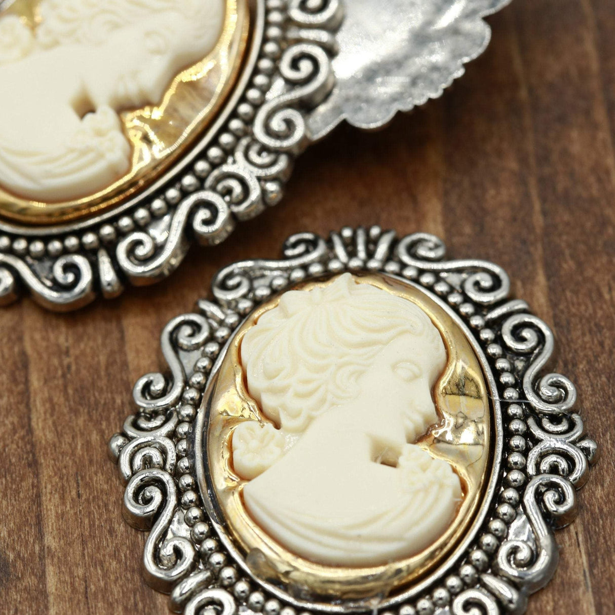 Cameo Button Ivory Face