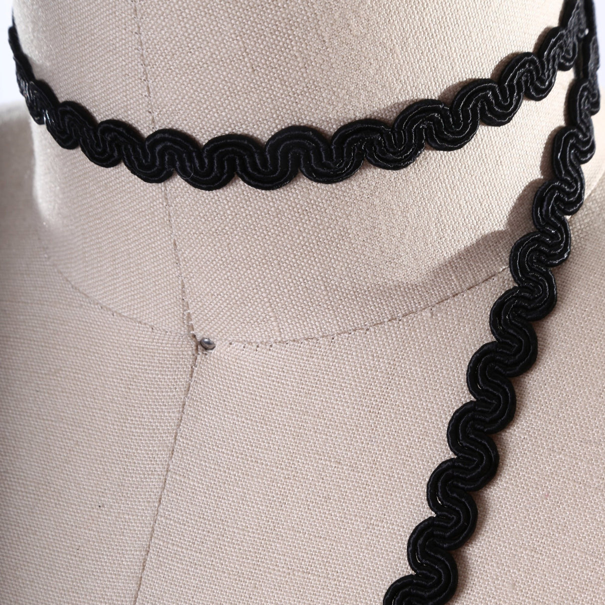 Gimp Trim Metallic Gold Black 3/8 Inch