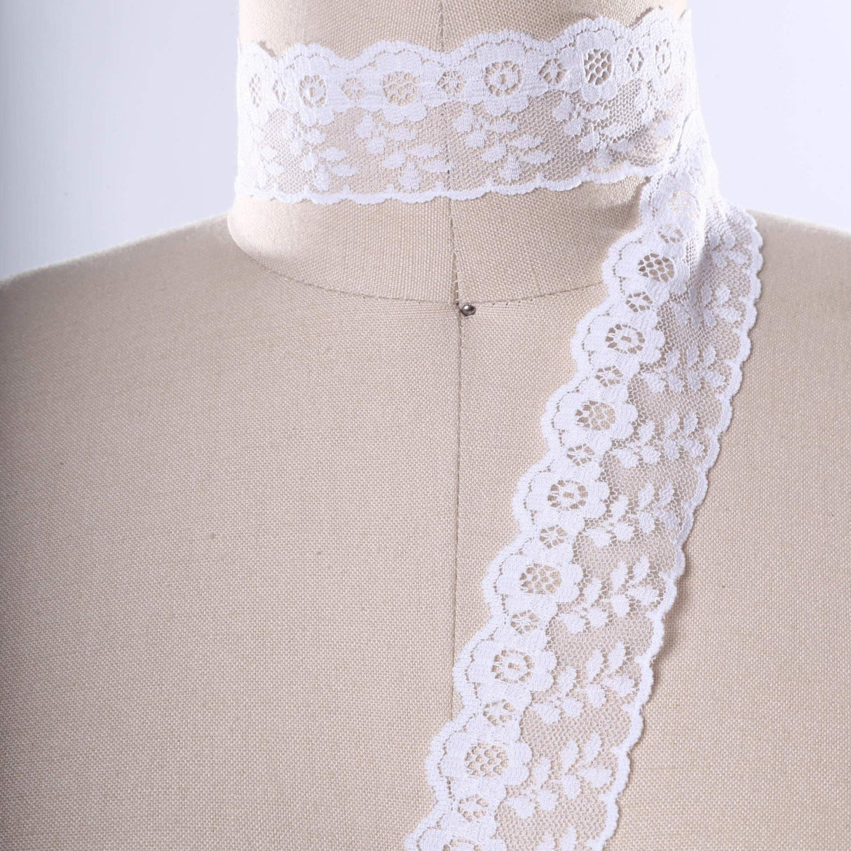 Lace Trim White Polyester Daisy Leaf 1.5"