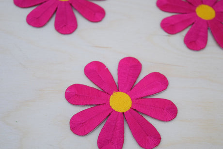 Iron-On Daisy Patch Fuchsia 3 Inch