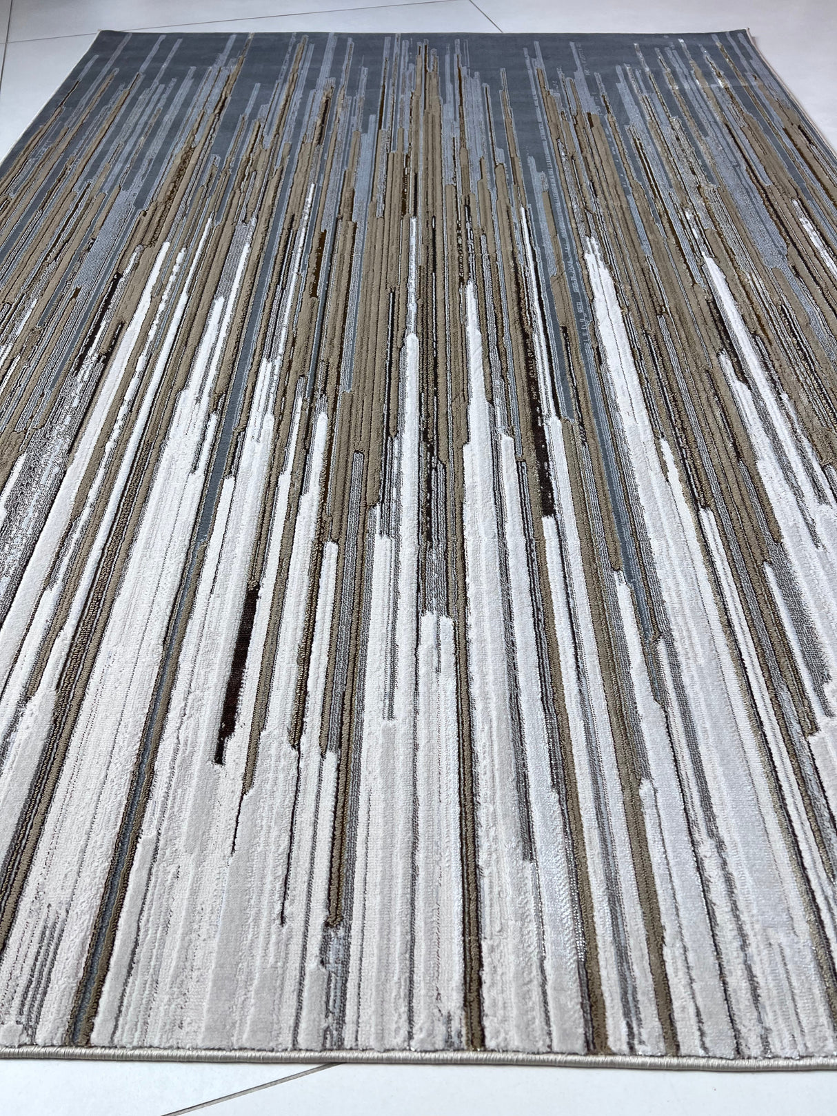 Maximus 241 Polyester Viscose Blend Fabric - Silver With Gold Geometric Design, Color-Changing Flat Weave (1 Rug)