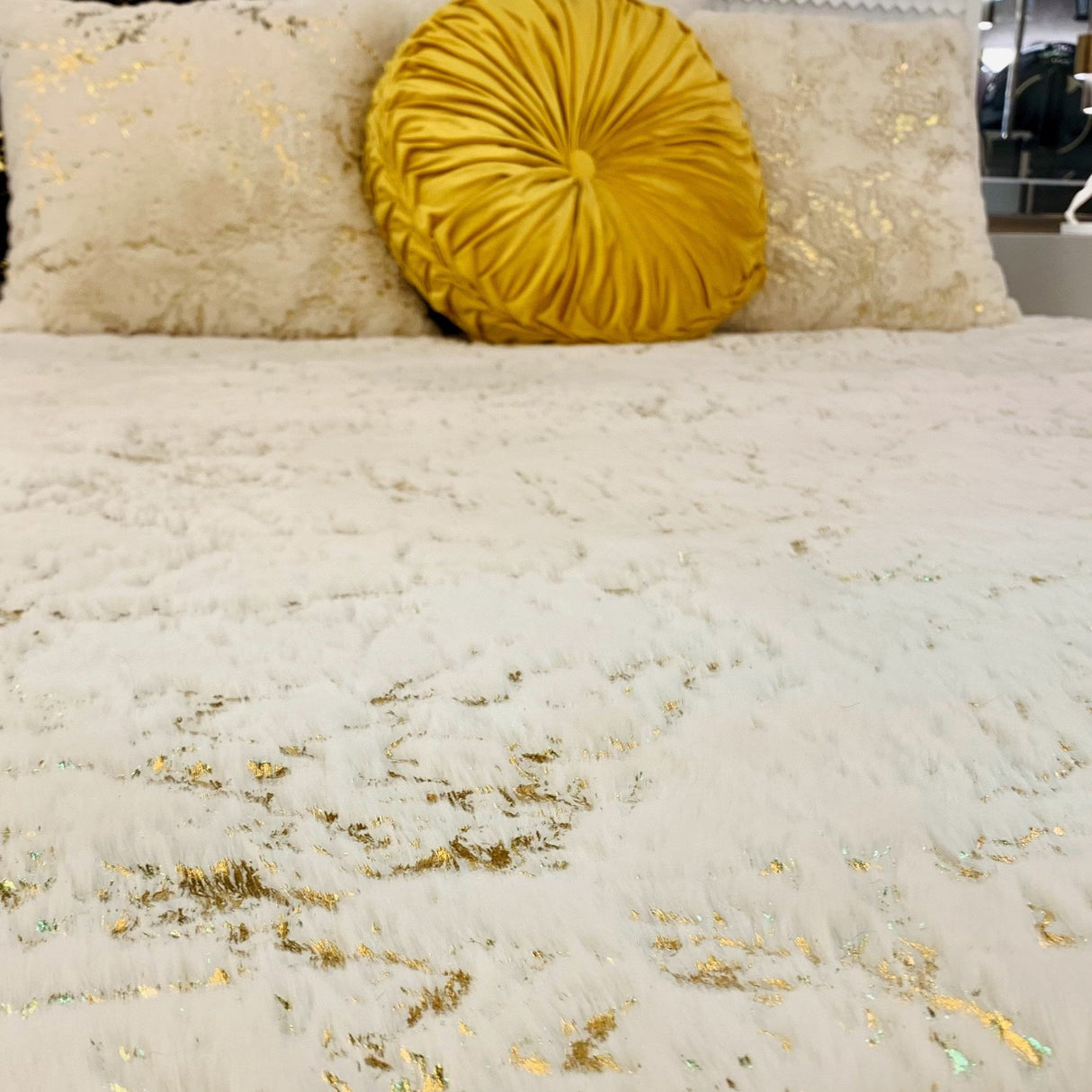 Golden Silver Metallic Faux Fur Blanket/Coverlet/Quilt Fabric - White Scattered Gold Foil, Cal King/Eastern King 104" X 93" (1 Piece)