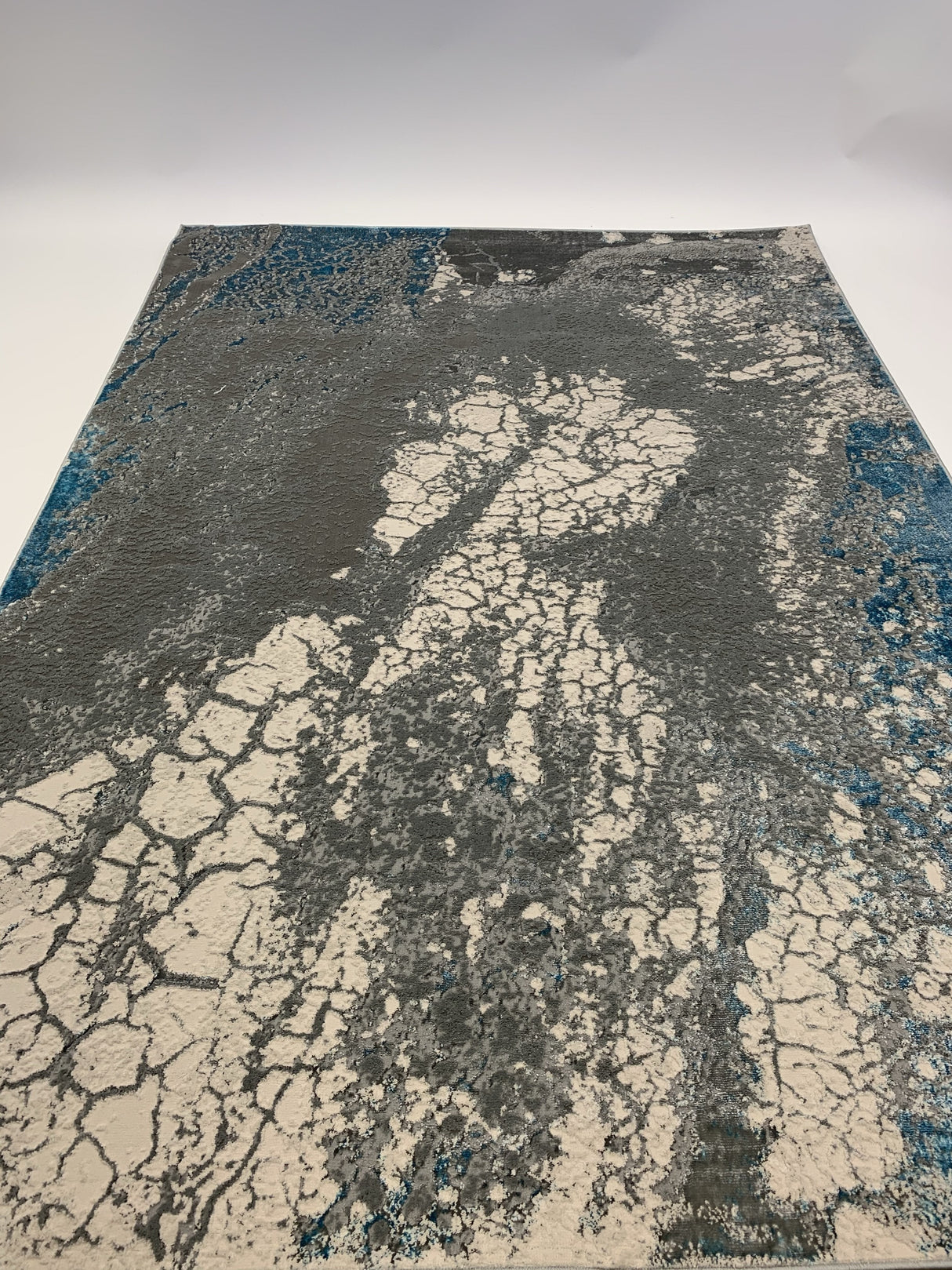 Maximus Collection Viscose Area Rug - Gray-Tone Blue/Platinum, 5' 3" X 7' 5" (1 Rug)