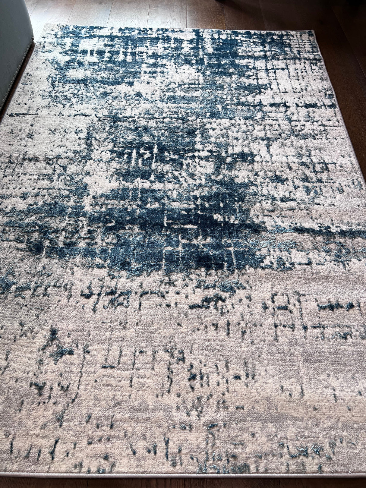 Tess 913 Blue Polyester Area Rug - Blue, Machine Made, Made In Turkey (5' 3" X 7' 4")