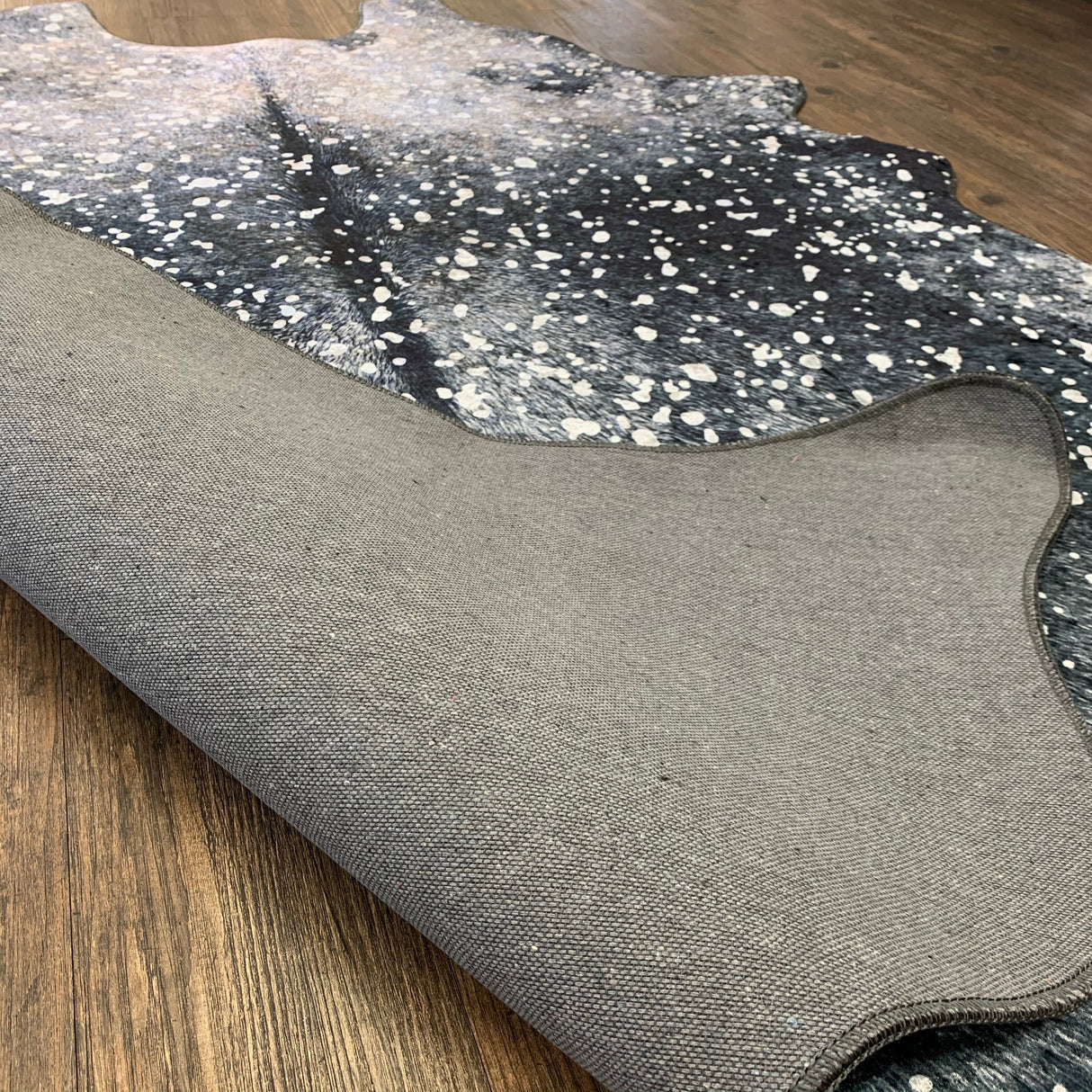 Vegan Metallic Shinny Glow Faux Hide Cowhide Area Rug Carpet - Polyester Fabric - Metallic Yellow, Patchwork Print, 5' X 7' (1 Piece)