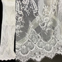 1 panel de tela de encaje Chantilly bordada con borde de pestañas – blanco, marfil y rosa pálido
