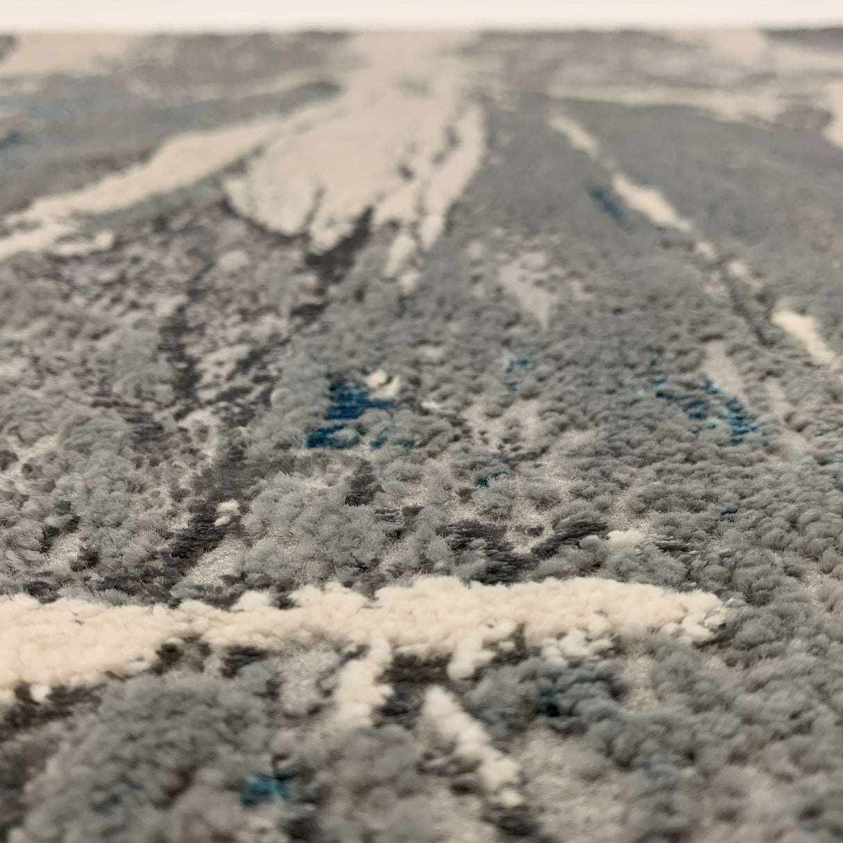 Maximus Collection Polyester Viscose Area Rug - Blue Platinum Metallic, 5' 3" X 7' 5", 7'6" X 10'3" (1 Piece)