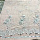 1 yarda de tela de encaje floral 3D con cuentas bordadas sobre malla de poliéster – 52"