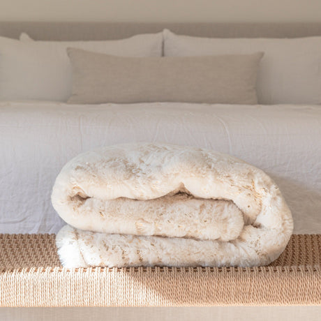 Metallic Golden Scattered Shimmery Design Faux Rabbit Touch Soft Throw Blanket - Polyester Fabric, White Scattered, 50" X 60" (1 Piece)