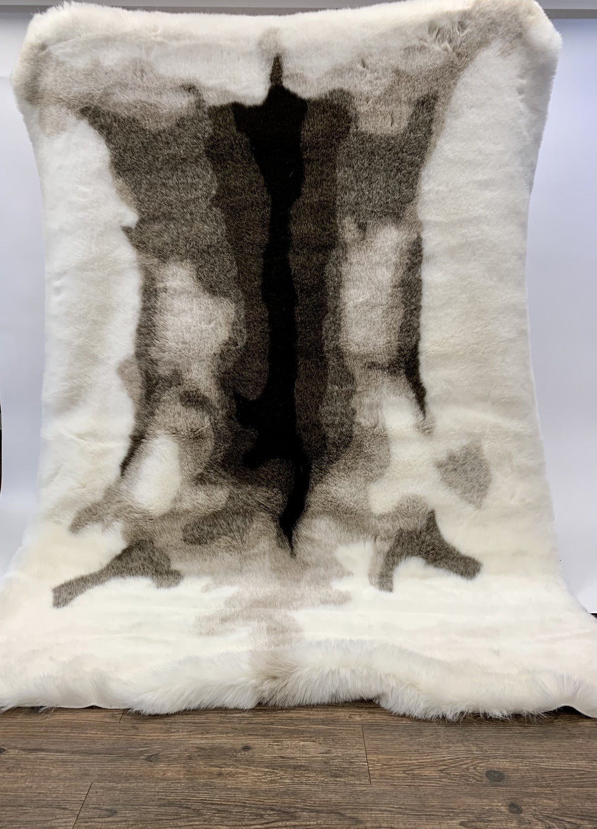Renne Collection Faux Fur Fabric - Reindeer, 5' X 8' (1 Piece)