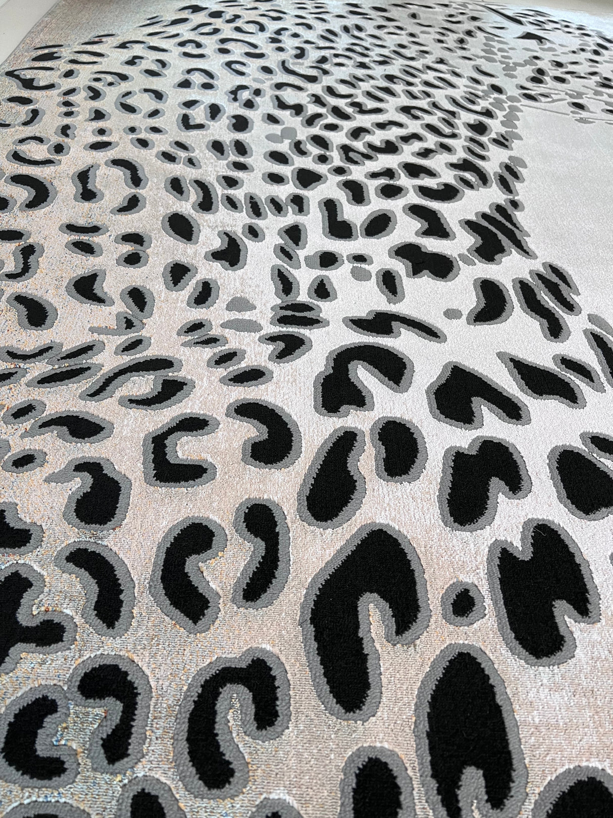 DEV310 Area Rug - Shifting Hues, 60% Polypropylene 40% Polyester, 5' 4" X 7' 8" (1 Piece)