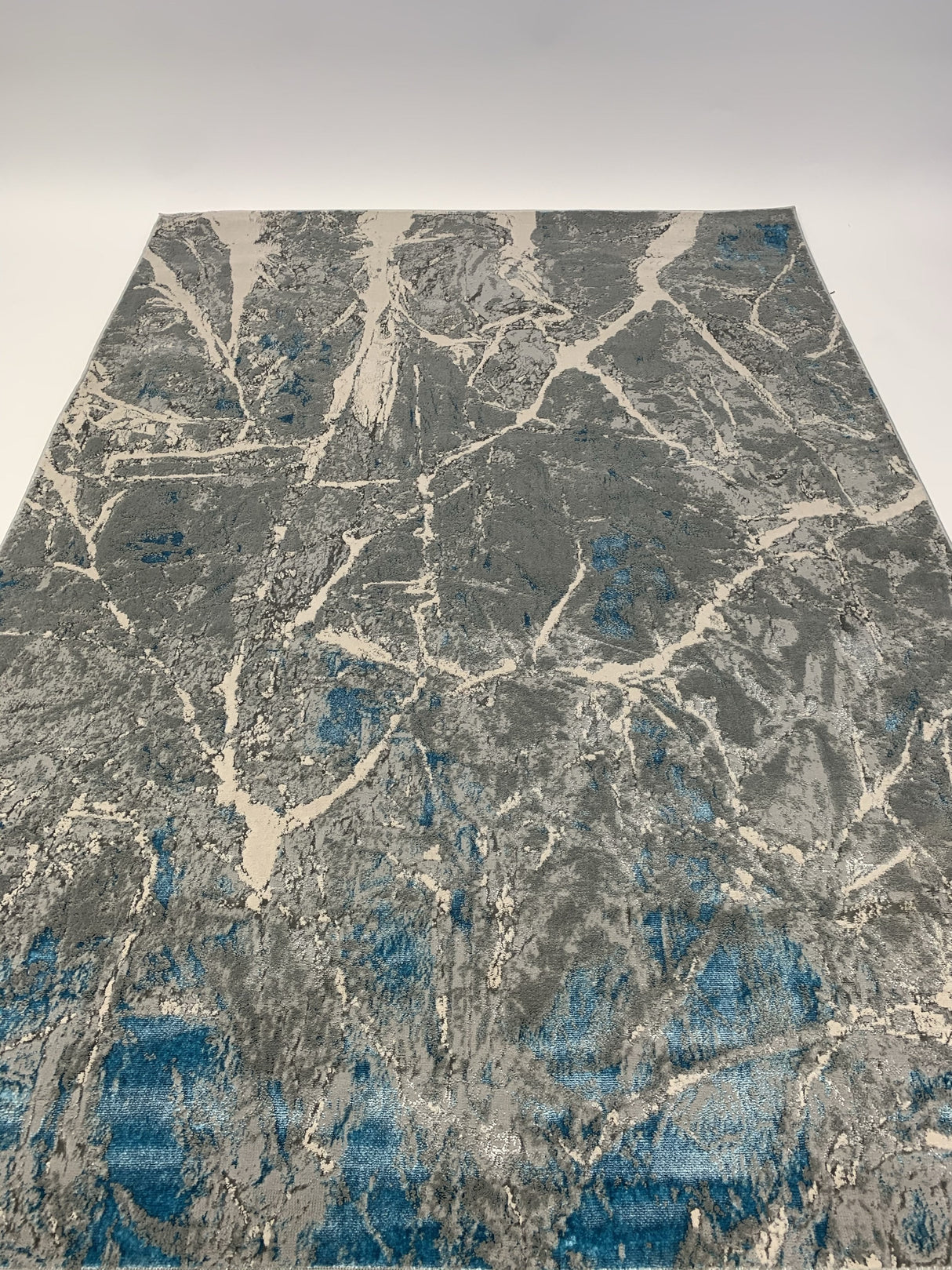 Maximus Collection Polyester Viscose Area Rug - Blue Platinum Metallic, 5' 3" X 7' 5", 7'6" X 10'3" (1 Piece)