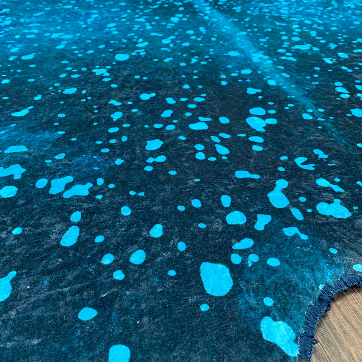 Vegan Metallic Shinny Glow Faux Hide Cowhide Area Rug Carpet - Polyester Fabric - Metallic Yellow, Patchwork Print, 5' X 7' (1 Piece)