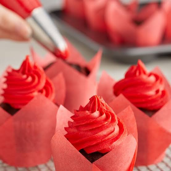Major Bakery Solutions SureShades Red DecoCremes Buttercream Style Icing – Ready to Use – 3 lbs.