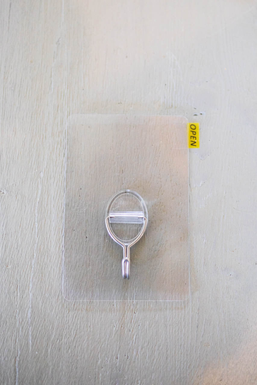Magic Self Adhesive Wreath Hanger- Set of 4