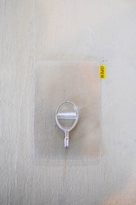 Magic Self Adhesive Wreath Hanger- Set of 4